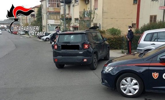 Controlli dei Cc a Giarre e Riposto, trovato materiale esplodente e una targa rubata: due denunce