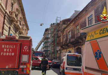 Catania, appartamento in via Vittorio Emanuele in fiamme