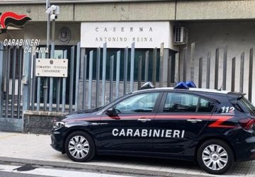 Tentano di rubare un'auto ma restano senza carburante: due misure cautelari