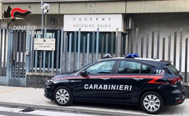 Tentano di rubare un’auto ma restano senza carburante: due misure cautelari