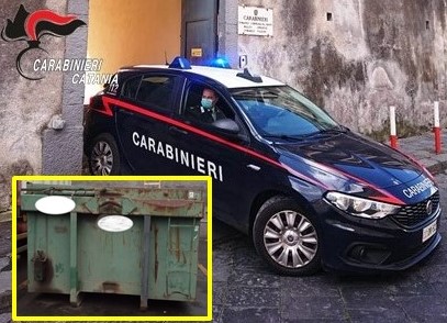 Ruba un cassone scarrabile in ditta: denunciato