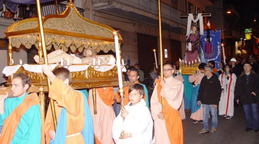 Giarre, tornano i riti religiosi: la processione del Venerdi Santo e il Raduno dei gruppi di Padre Pio