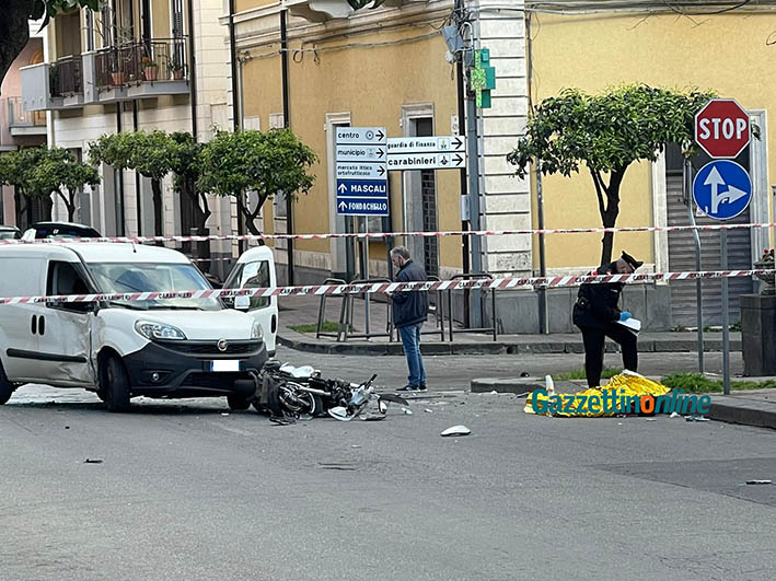 Riposto, scontro mortale tra un furgone e uno scooter: vittima un 29enne VIDEO