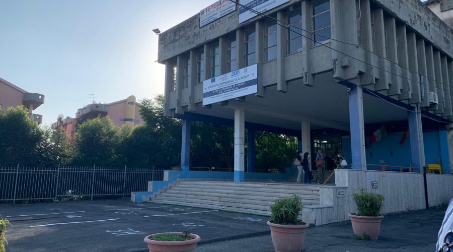 Giarre, scasso e furto nei locali della scuola Rita Levi Montalcini
