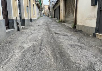 Giarre, via Gentile ridotta a trazzera
