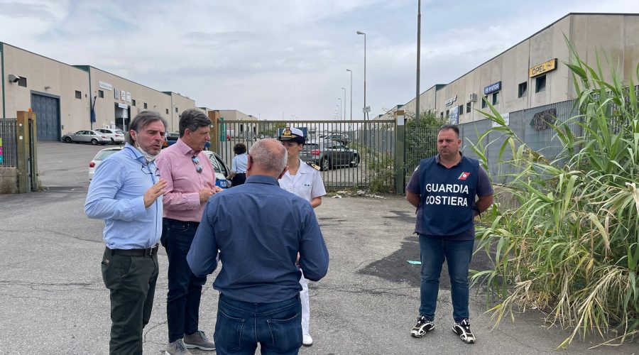 Un torrente di liquami provenienti dalla Zona artigianale. Sopralluogo della Guardia Costiera