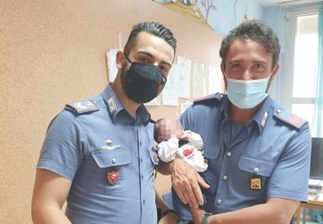 Rinvenuto neonato abbandonato in una cesta con il cordone ombelicale ancora presente