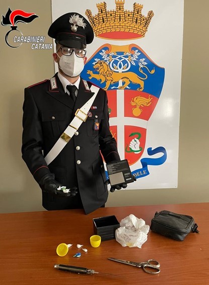 Droga nei piatti sporchi: denunciato