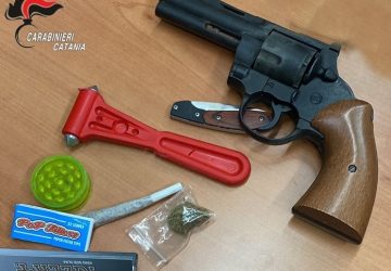 Gruppo di giovanissimi pronti all&rsquo;azione beccati dai CC: denunciati in 4