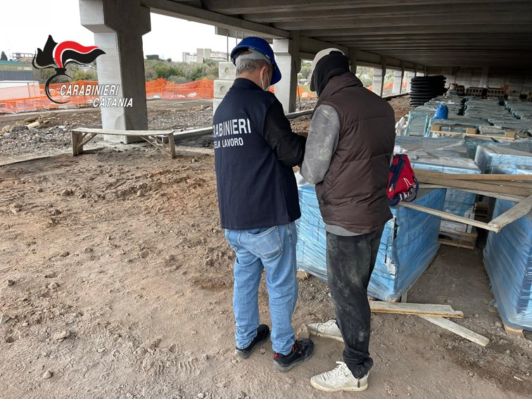 Controlli nei cantieri edilizi, pioggia di sanzioni per lavori irregolari