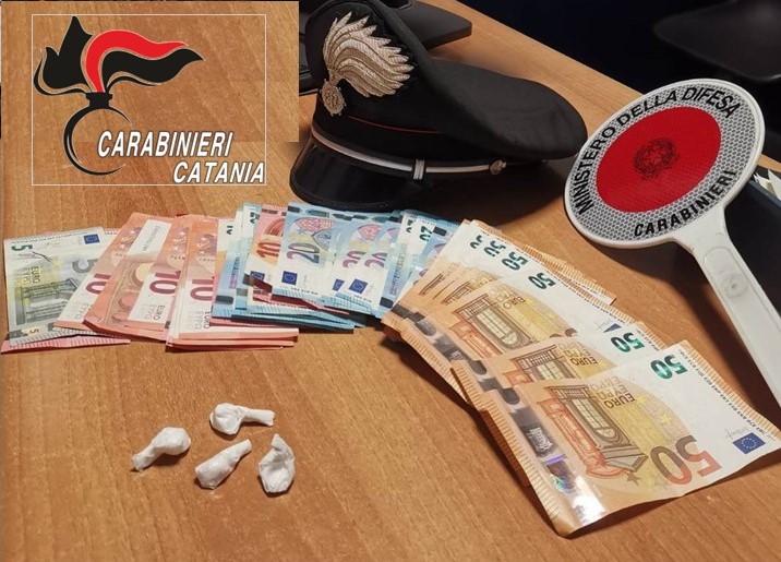 Pusher beccato e denunciato in via Capo Passero