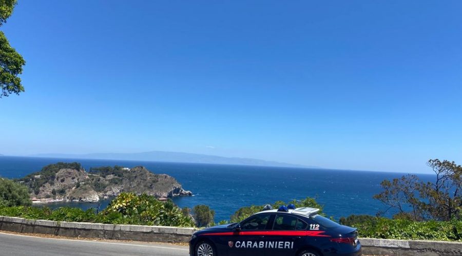 Taormina: arrestato 37enne per coltivazione e detenzione ai fini di spaccio di droga e furto di energia elettrica