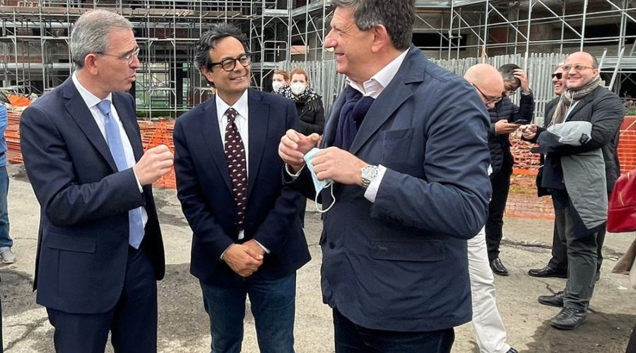 Giarre, alloggi via Trieste: sopralluogo nel cantiere dell’assessore Falcone