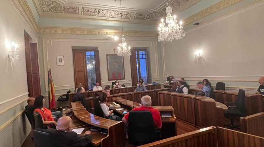 Riposto, le criticità del ciclo dei rifiuti danno origine all’aumento della Tari: +5,80%