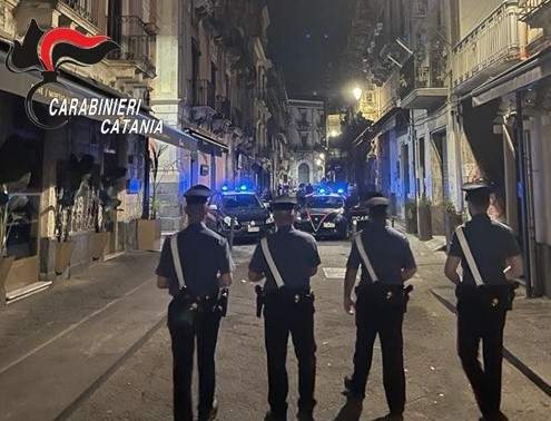 Servizi di contrasto allo spaccio di droga nella zona della “movida”