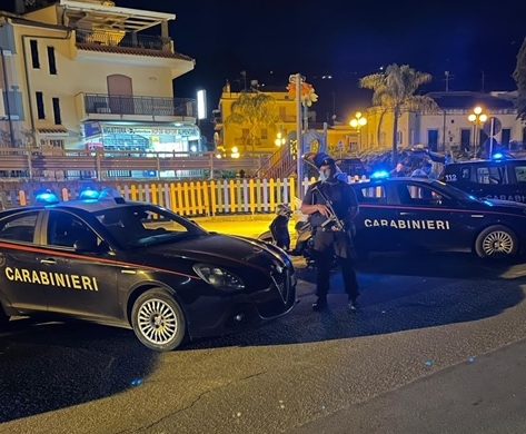 Controlli straordinari dei Carabinieri nel Taorminese nelle zone della movida: 7 denunciati