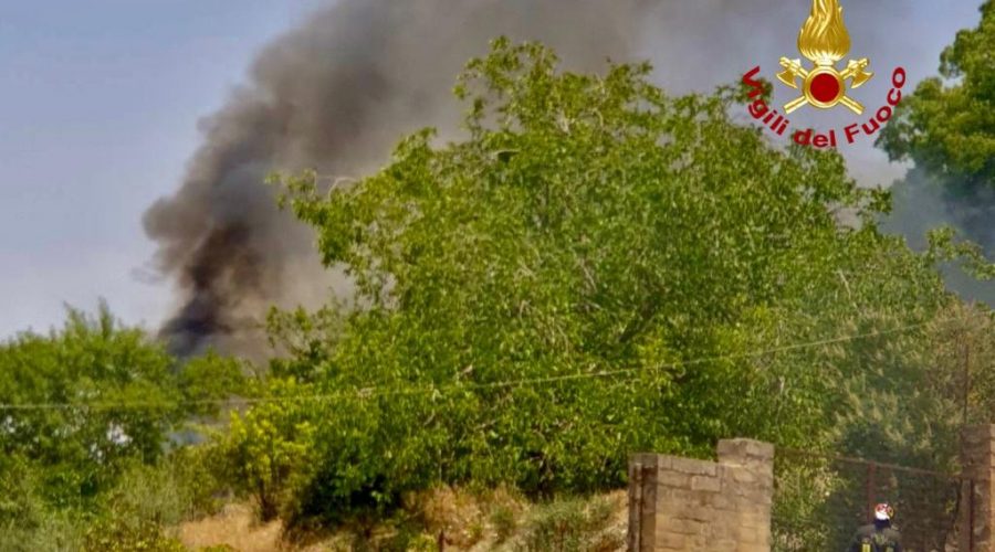 Allarme incendi: giornata di fuoco a Catania e provincia