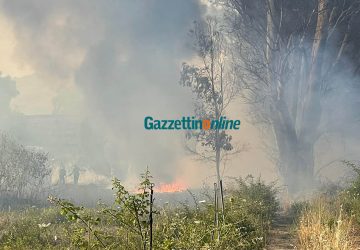 Vasto incendio a Fiumefreddo. Diversi gli interventi in tutta la provincia dei Vvf VIDEO