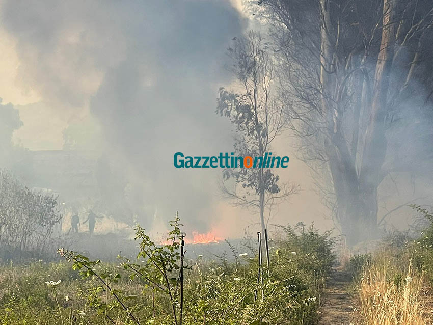 Vasto incendio a Fiumefreddo. Diversi gli interventi in tutta la provincia dei Vvf VIDEO