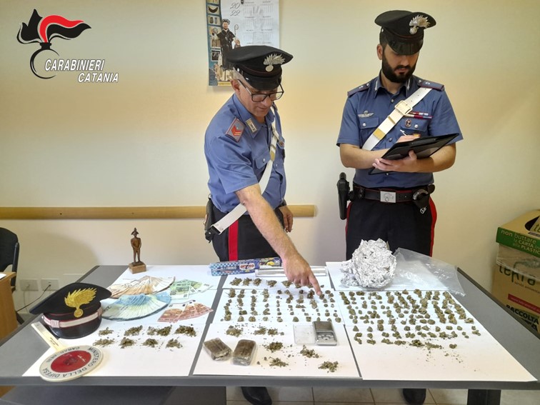 Giarre, spaccio in modalità “take away”. Arrestato un 22enne.