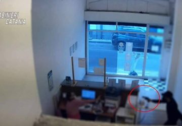 Rapina a un'agenzia di assicurazioni, tre misure cautelari