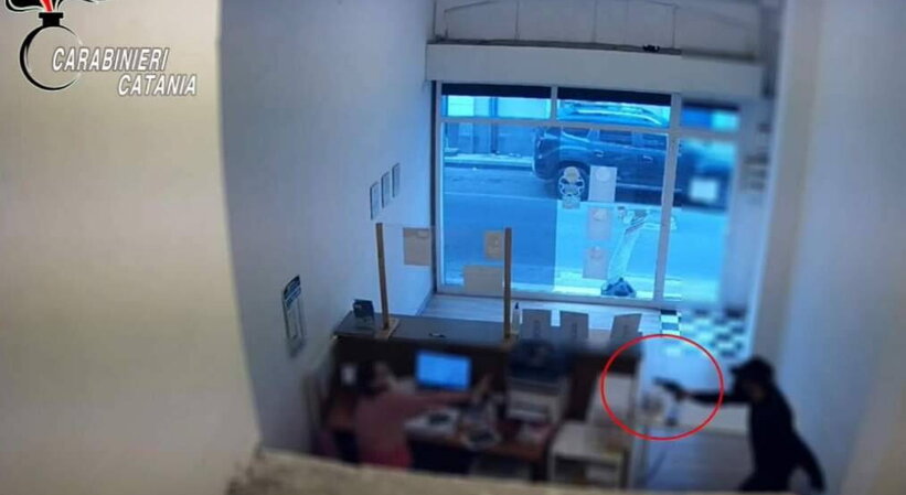 Rapina a un’agenzia di assicurazioni, tre misure cautelari