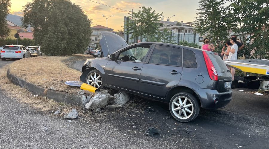 Mascali, incidente autonomo in via D’Angelo. Ferita una 12enne. Interviene elisoccorso