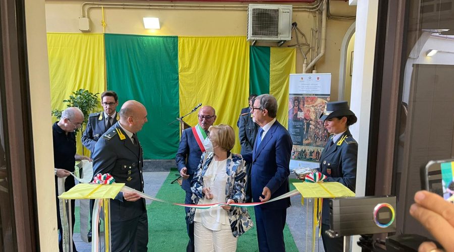 Beni culturali, a Riposto Musumeci inaugura la mostra “Materiali ritrovati” dalla Guardia di Finanza