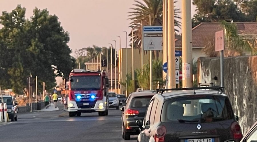 Puntalazzo, a fuoco tetto tegolato. Fuga di gas a Macchia