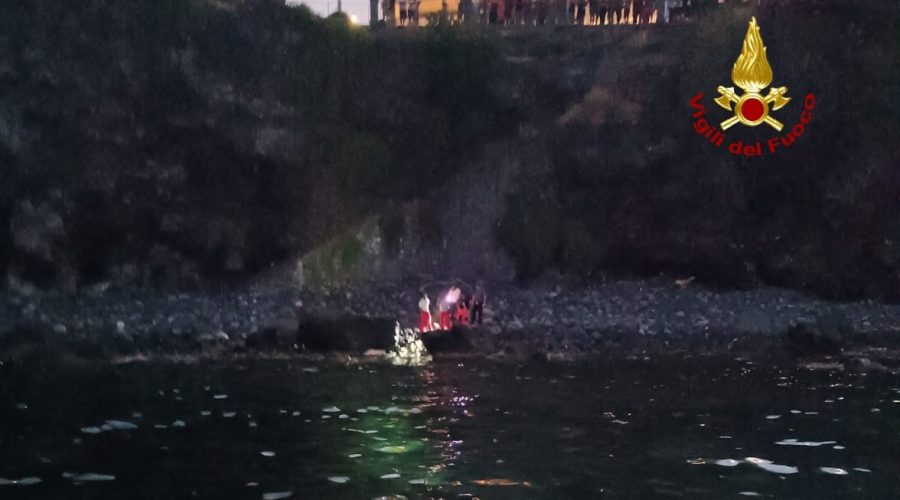 Aci Castello, avvistato cadavere in mare. In corso accertamenti