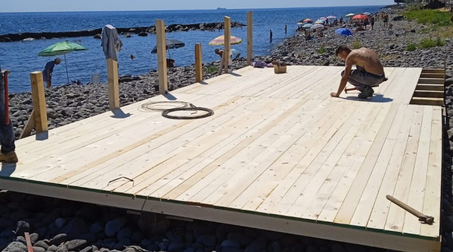 Riposto, si collocano sul litorale 5 pedane elioterapiche