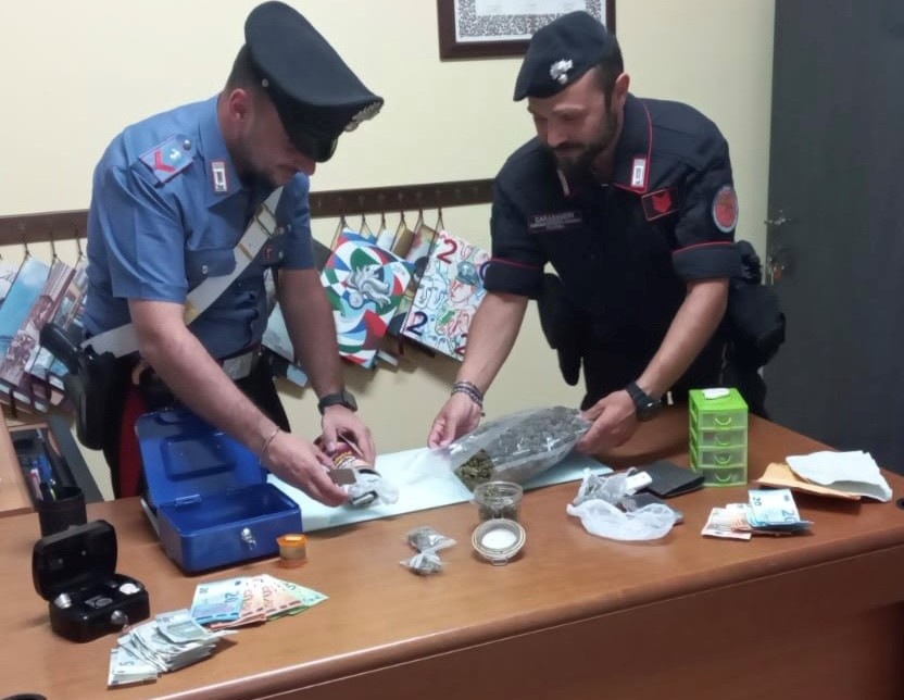 Nascondeva droga in macchina, giovane arrestato dai Carabinieri a Giardini Naxos