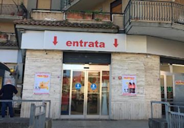 Giarre, rapina a mano armata al supermercato Paghi Poco di via Luigi Orlando