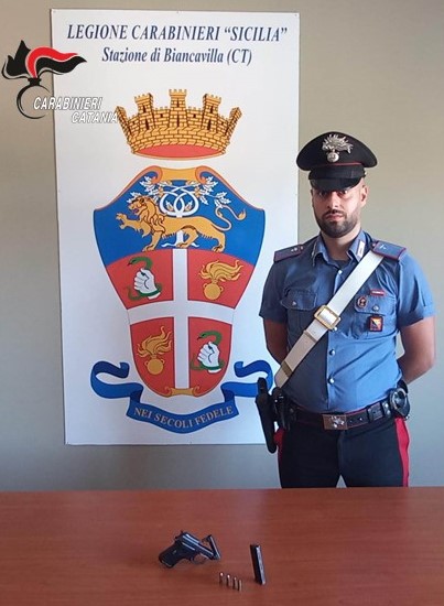 Fermato dai Cc un Consigliere comunale per detenzione di arma clandestina e munizioni