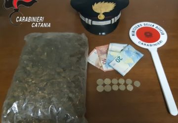 Avevano iniziato il &ldquo;turno serale&rdquo; di spaccio a Librino: due arresti