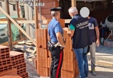 Controlli ai cantieri edili: due denunce per ponteggio in legno e corrente elettrica gratis