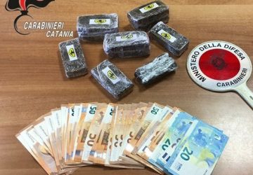 Beccato in strada ma la droga era in casa: spacciatore arrestato