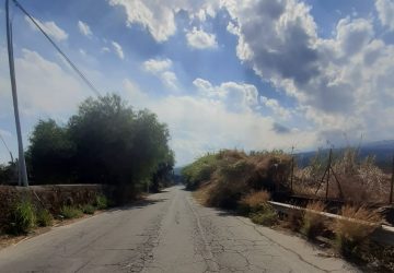 Mascali, via Carrata in stato di abbandono