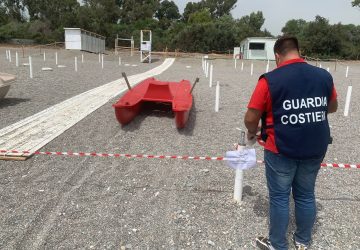 Guardia Costiera sequestra un lido a Marina di Cottone: occupazione abusiva spazio demaniale