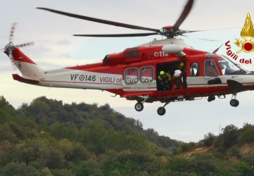 Nuovo incendio nei pressi dell'aeroporto: operazione dei Vigili del fuoco