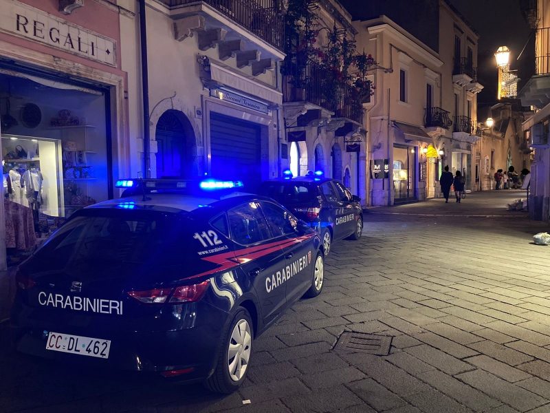 Serrati controlli dei carabinieri nel Taorminese: 1 arresto, 5 denunce e 15 persone segnalate quali assuntori di droghe
