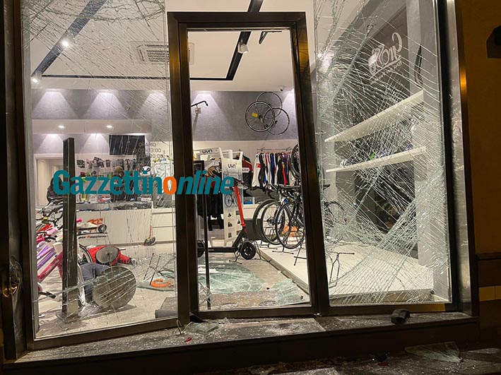 Giarre, spaccata nel negozio di bici di piazza Ungheria: ordine di carcerazione