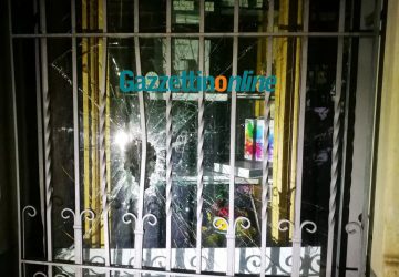 Riposto, banda del buco in azione. Furto nella gioielleria Cosentino   FOTO