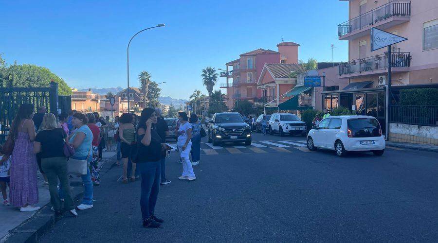 Ripartenza scuole, tra disagi organizzativi e buche