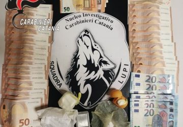 Nasconde la cocaina in un cuscino del divano di casa: arrestato