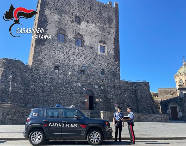 Tenta di uccidere il vicino: arrestato dai carabinieri un 66 pregiudicato VD