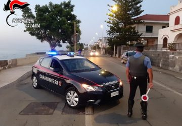 Non si ferma all&rsquo;alt dei Carabinieri e si d&agrave; alla fuga: in manette 18enne catanese