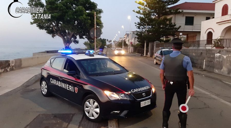Non si ferma all’alt dei Carabinieri e si dà alla fuga: in manette 18enne catanese