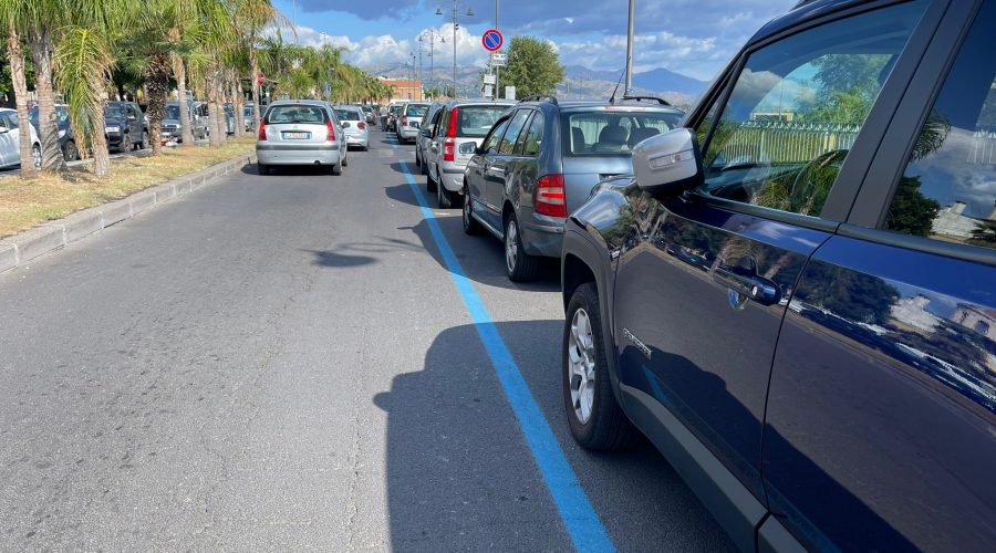 A Riposto tornano le strisce blu in centro. Da sabato al via il servizio