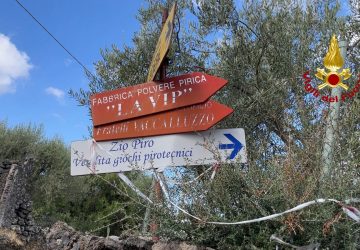 Esplosione in una fabbrica di fuochi di artificio: c'&egrave; una vittima